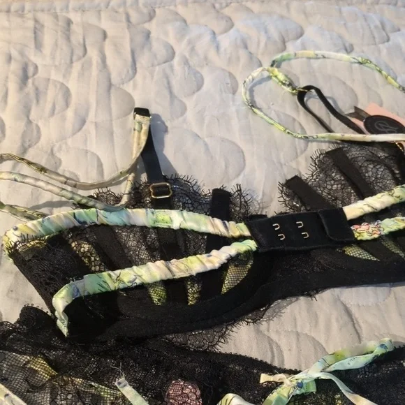 Victoria's Secret Designer Collection Fantasy Island Silk Lace Sexy 2 Piece Set - Picture 6 of 12